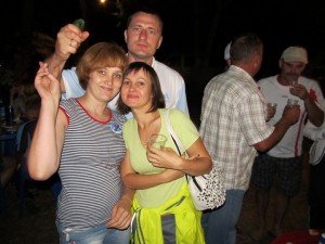 Дмитрий Романов, его жена Наташа и Оксана Мазанова